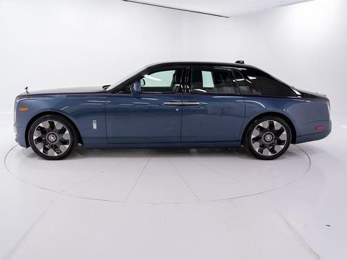 Black Diamond over Iguazu Blue 2026 Rolls-Royce Phantom
