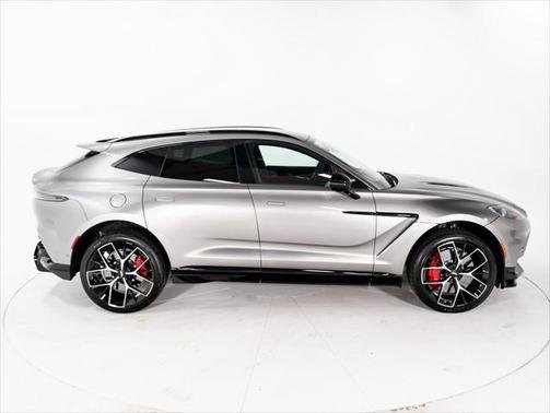 2025 Aston Martin DBX 707