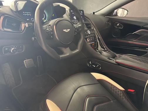 2022 Aston Martin DBS Superleggera Volante