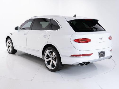 Snow Quartz Pearlescent - by Mulliner 2023 Bentley Bentayga Azure