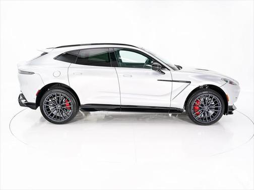 2025 Aston Martin DBX 707