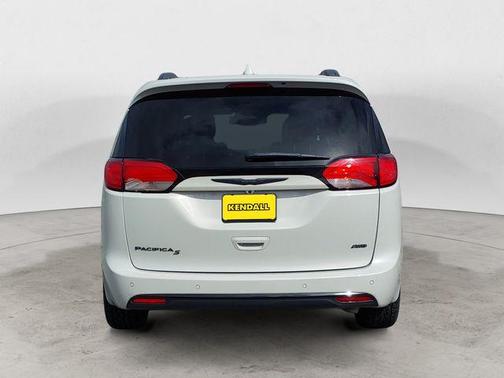 Luxury White Pearlcoat 2020 Chrysler Pacifica L