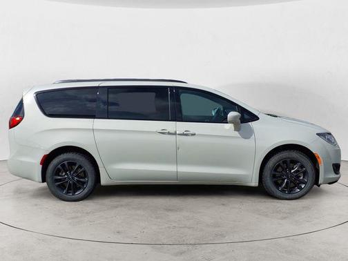 Luxury White Pearlcoat 2020 Chrysler Pacifica L