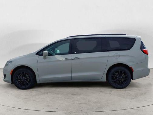 Luxury White Pearlcoat 2020 Chrysler Pacifica L