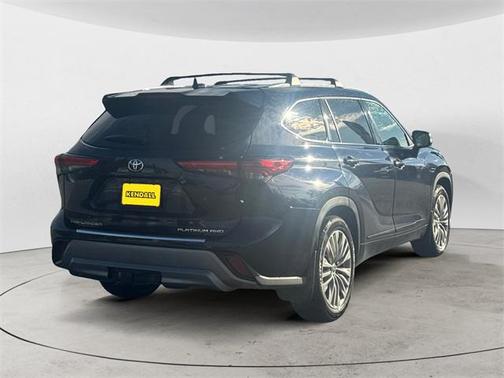 2022 Toyota Highlander Platinum