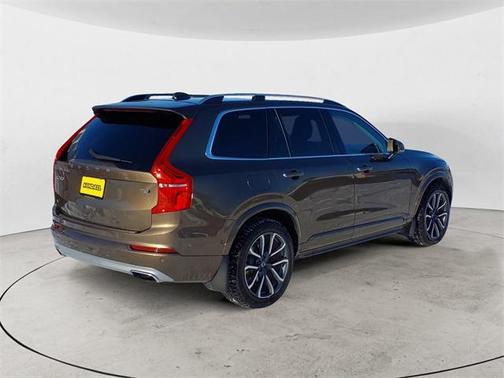 2016 Volvo XC90 T6 Momentum