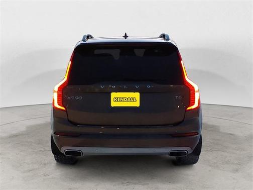 2016 Volvo XC90 T6 Momentum