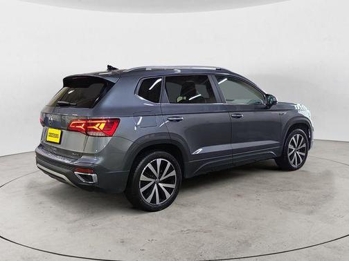 Gray 2022 Volkswagen Taos 1.5T SE