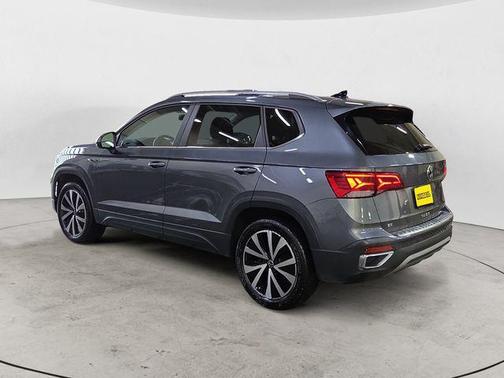Gray 2022 Volkswagen Taos 1.5T SE