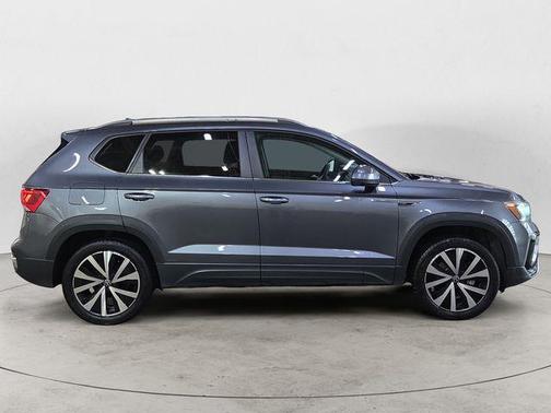 Gray 2022 Volkswagen Taos 1.5T SE