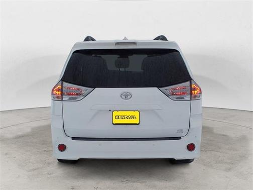2020 Toyota Sienna SE