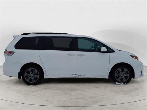 2020 Toyota Sienna SE
