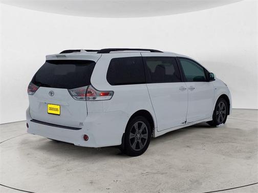 2020 Toyota Sienna SE