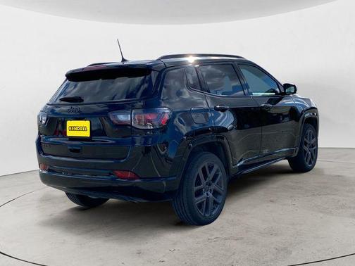 Diamond Black Crystal Pearlcoat 2025 Jeep Compass Limited
