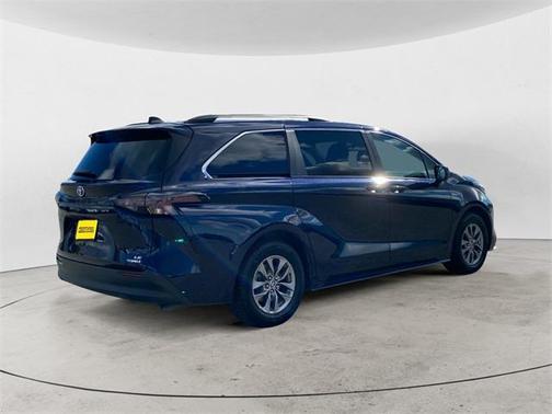 2023 Toyota Sienna LE