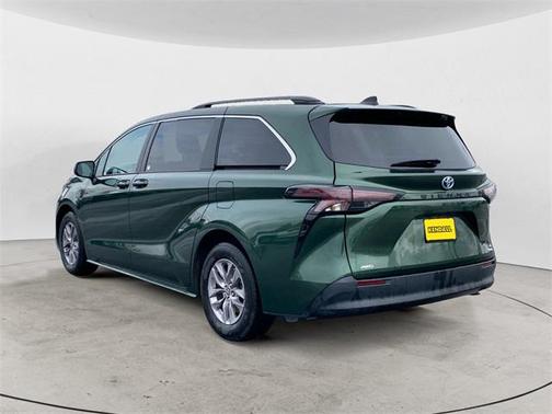 2023 Toyota Sienna LE