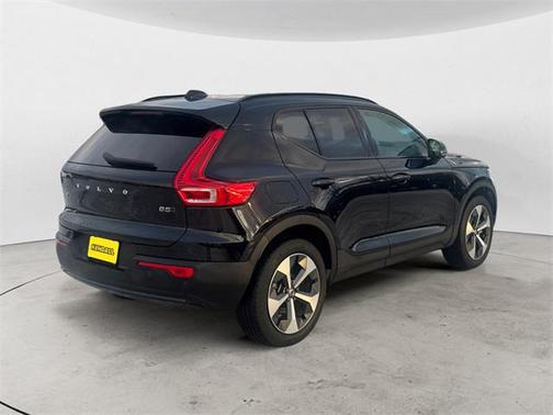 2023 Volvo XC40 B5 Plus Dark Theme