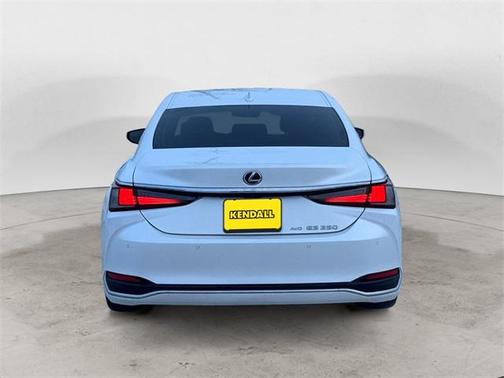 2022 Lexus ES 250 Base