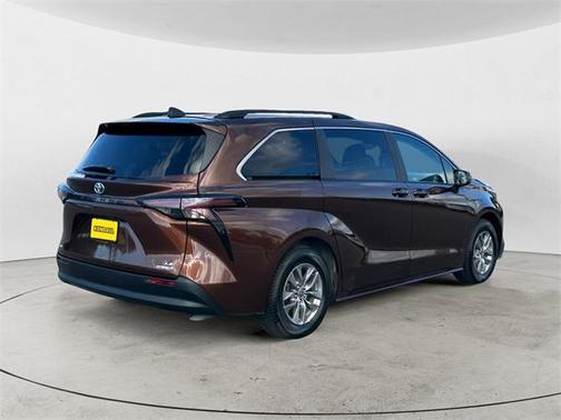 2023 Toyota Sienna LE