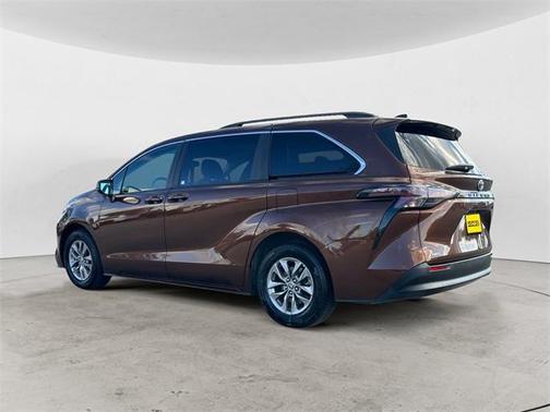 2023 Toyota Sienna LE