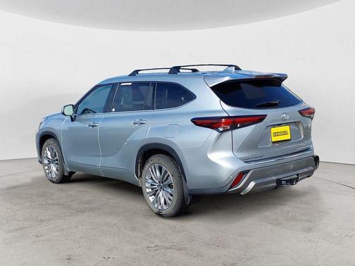 Celestial Silver Metallic 2024 Toyota Highlander Platinum