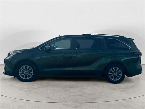 2023 Toyota Sienna LE
