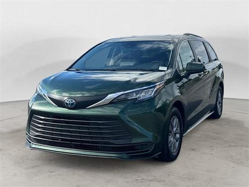 2023 Toyota Sienna LE