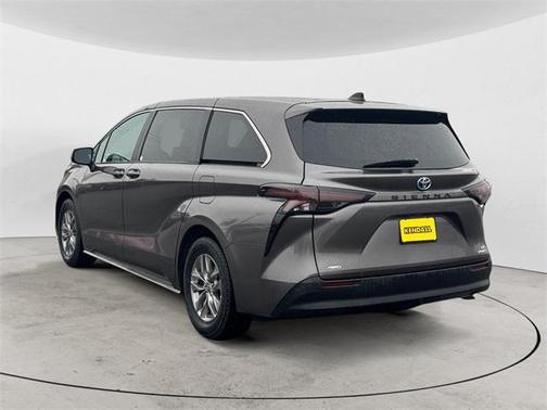 2024 Toyota Sienna LE