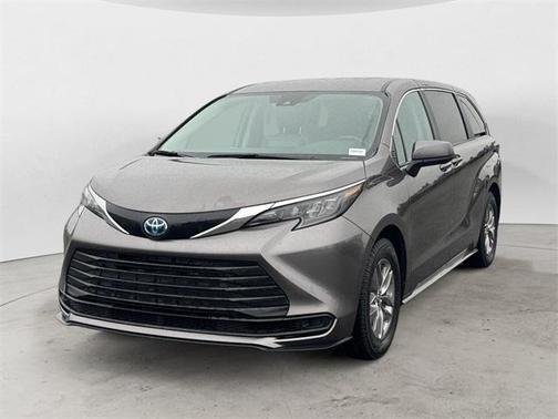 2024 Toyota Sienna LE