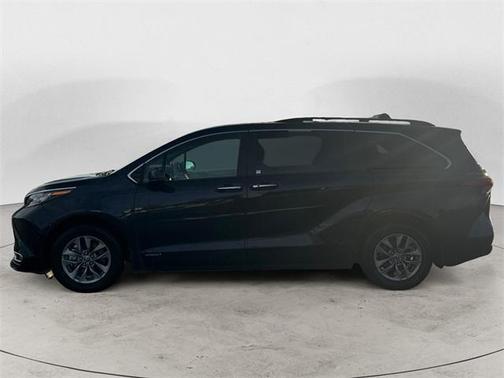 2021 Toyota Sienna XLE 7 Passenger
