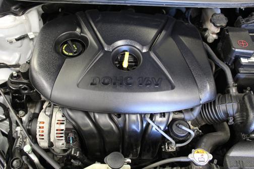 Photo 5 of 29 of 2015 Hyundai Elantra Limited