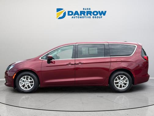 Velvet Red Pearlcoat 2023 Chrysler Voyager LX