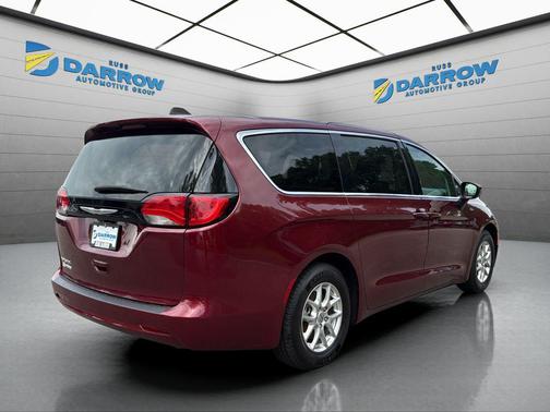 Velvet Red Pearlcoat 2023 Chrysler Voyager LX