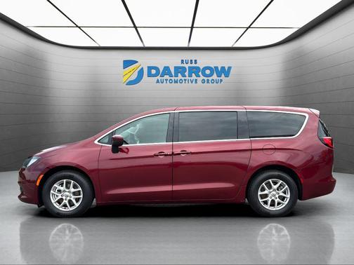 Velvet Red Pearlcoat 2023 Chrysler Voyager LX