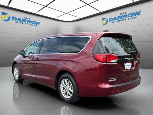 Velvet Red Pearlcoat 2023 Chrysler Voyager LX