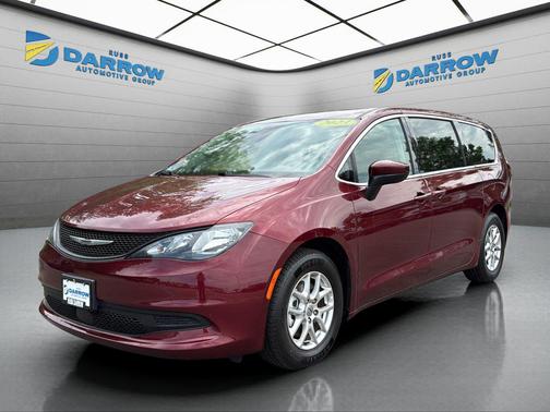Velvet Red Pearlcoat 2023 Chrysler Voyager LX