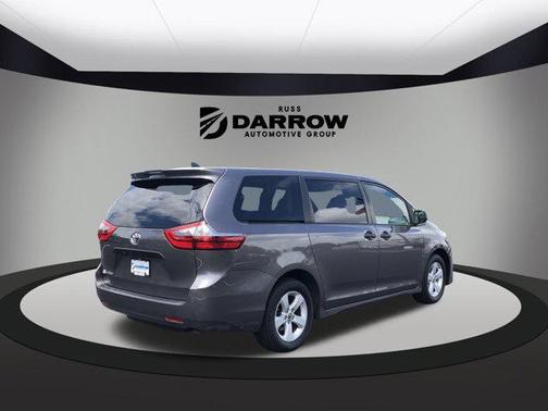 2020 Toyota Sienna SE