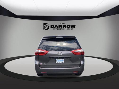 2020 Toyota Sienna SE