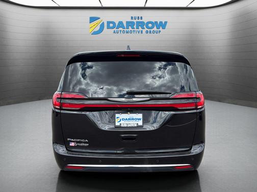 Brilliant Black Crystal Pearlcoat 2023 Chrysler Pacifica Touring L