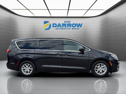Brilliant Black Crystal Pearlcoat 2023 Chrysler Pacifica Touring L