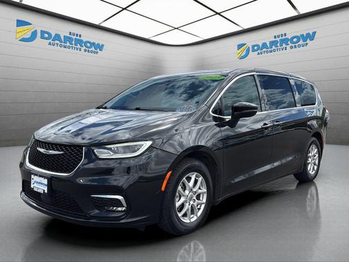 Brilliant Black Crystal Pearlcoat 2023 Chrysler Pacifica Touring L