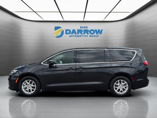Brilliant Black Crystal Pearlcoat 2023 Chrysler Pacifica Touring L