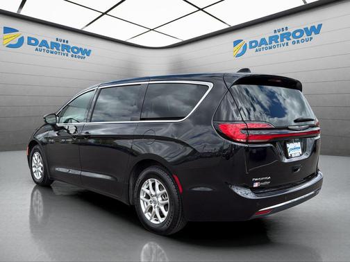 Brilliant Black Crystal Pearlcoat 2023 Chrysler Pacifica Touring L