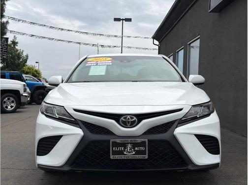 White 2018 Toyota Camry SE
