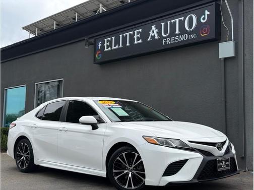 White 2018 Toyota Camry SE