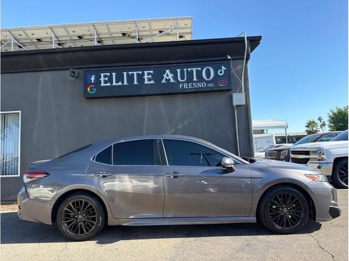 Gray 2018 Toyota Camry SE