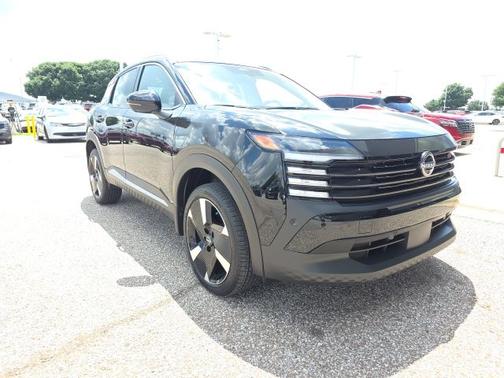Super Black 2025 Nissan Kicks SR