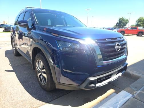 Deep Ocean Blue 2025 Nissan Pathfinder SL