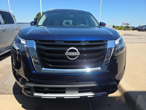 Deep Ocean Blue 2025 Nissan Pathfinder SL