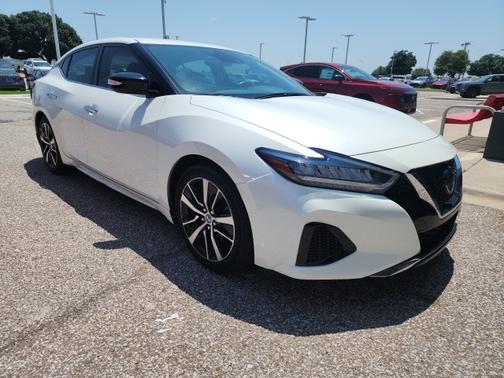 2022 Nissan Maxima SV